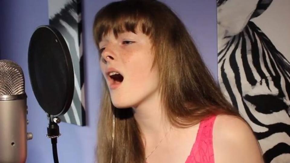 Jade Burke zpívá Whitney